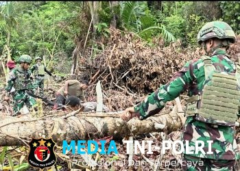 Bersama Rakyat TNI Kuat, Satgas Yonif 521/DY Bersama Warga Siapkan Lahan Gereja GIDI Pasmus Muaranawa