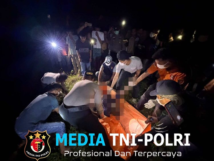 Tim Inafis Polres Tulang Bawang Barat Lakukan Evakuasi dan VISUM et Revertum ( VeR) Terhadap Mayat Yang Terapung di Rawa