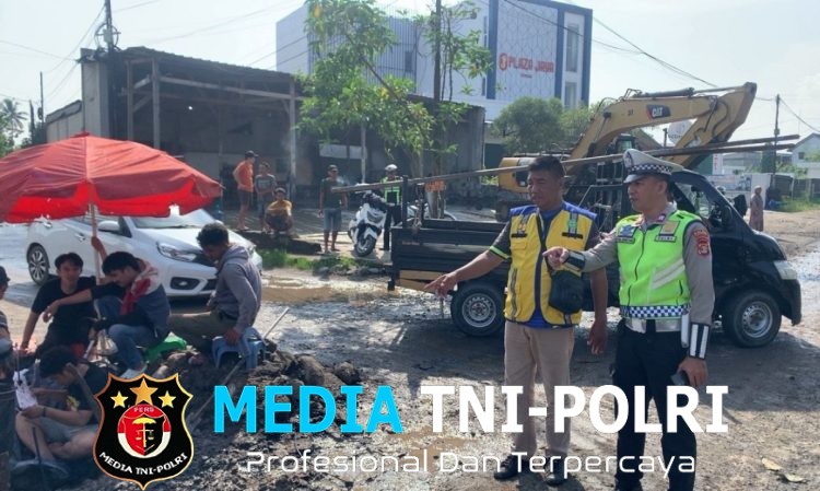 Perbaikan Irigasi Dikebut, Polisi Turun Langsung Atur Arus Lalin