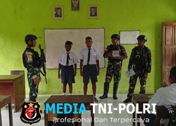 Satgas Pamtas Kewilayahan RI-PNG Yonif 410/ALG Berikan Wasbang dan Motivasi Pentingnya Pendidikan Kepada Siswa SMP Negeri Ururu