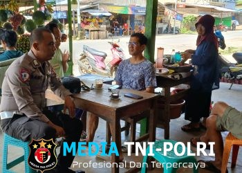 Ciptakan Situasi Kondusif, Personel Polsek Mempawah Hulu Sambangi Warga Desa Karangan