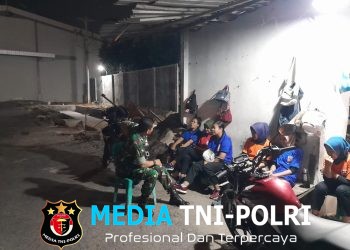 Patroli Malam Humanis, Koramil Teras Hadir Jaga Keamanan dan Pererat Kedekatan dengan Warga