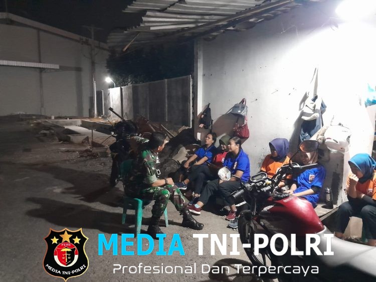 Patroli Malam Humanis, Koramil Teras Hadir Jaga Keamanan dan Pererat Kedekatan dengan Warga