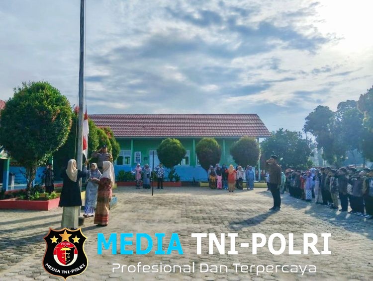 Peran Aktif Polri di Dunia Pendidikan, Bhabinkamtibmas Polsek Seputih Banyak Jadi Pembina Upacara di Hari Kartini