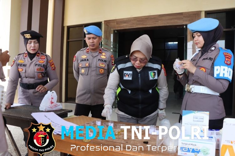 Mendadak, Puluhan Anggota Polres Pringsewu Jalani Tes Urin