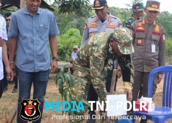 Bupati Sarolangun dan Dansatgas Pimpin Penanaman Pohon di Lokasi TMMD ke-128 di Desa Seko Besar