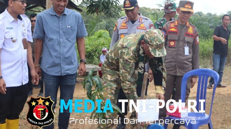 Bupati Sarolangun dan Dansatgas Pimpin Penanaman Pohon di Lokasi TMMD ke-128 di Desa Seko Besar