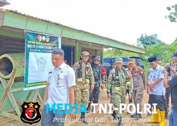 Dansatgas TMMD ke-128 Bersama Bupati Sarolangun Tinjau Masjid Nurul Huda di Desa Seko Besar Yang Bakal Direnovasi