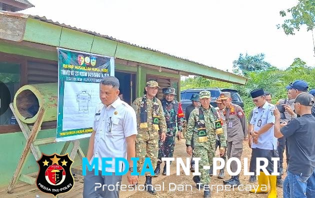 Dansatgas TMMD ke-128 Bersama Bupati Sarolangun Tinjau Masjid Nurul Huda di Desa Seko Besar Yang Bakal Direnovasi
