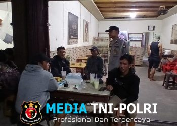 Polisi Turun Langsung, Patroli Malam di Mandor Ciptakan Rasa Aman di Tengah Warga