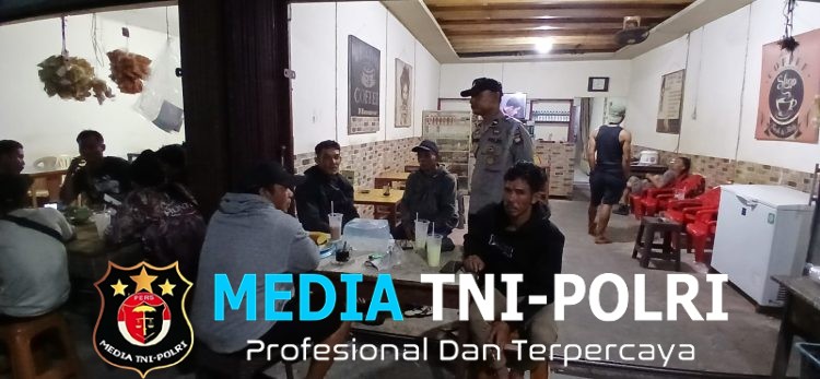 Polisi Turun Langsung, Patroli Malam di Mandor Ciptakan Rasa Aman di Tengah Warga