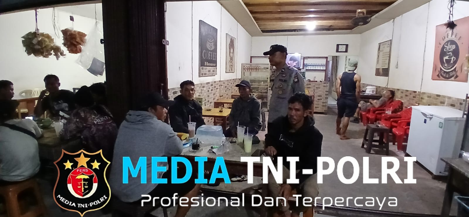 Polisi Turun Langsung, Patroli Malam di Mandor Ciptakan Rasa Aman di Tengah Warga