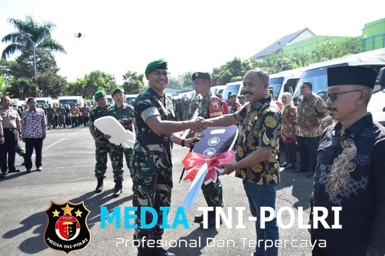 Kodim 0818/Kabupaten Malang Serahkan 60 Unit Truk kepada Koperasi Desa Merah Putih