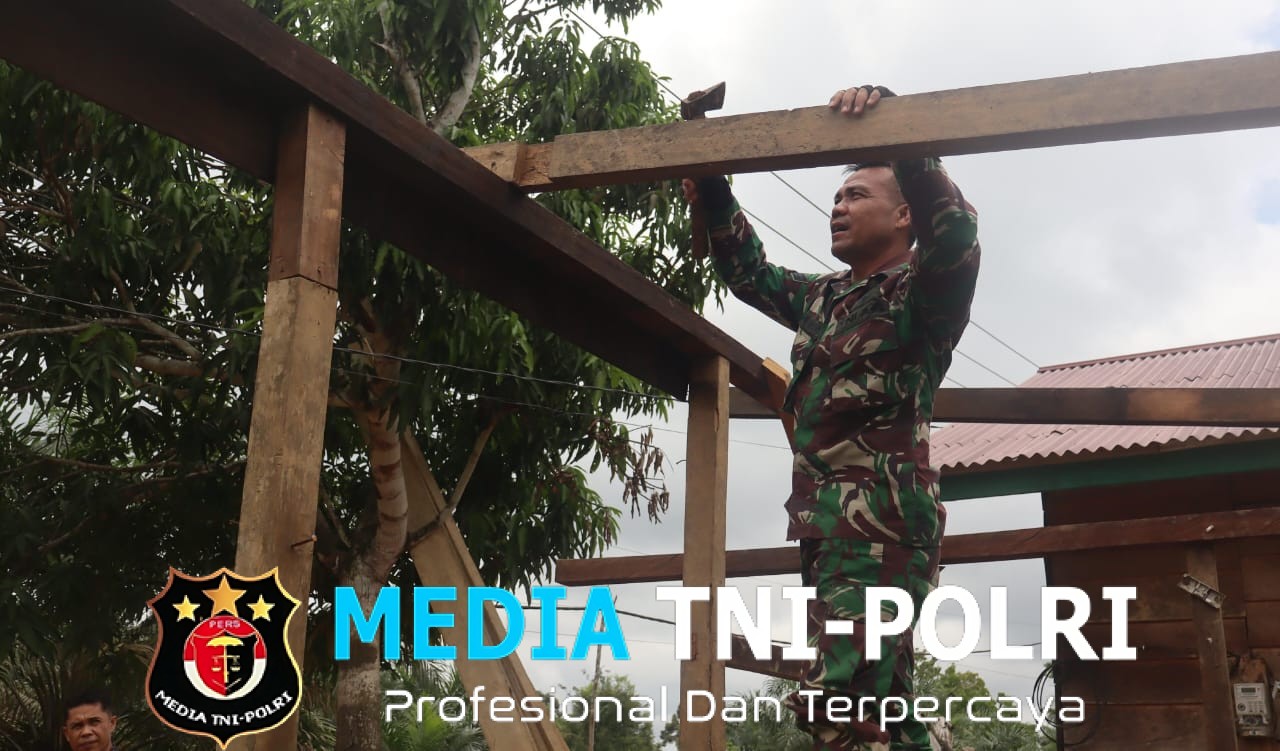 Anggota Satgas TMMD ke 128 Kodim 0420/Sarko Mulai Garap RTLH Bapak Lukman