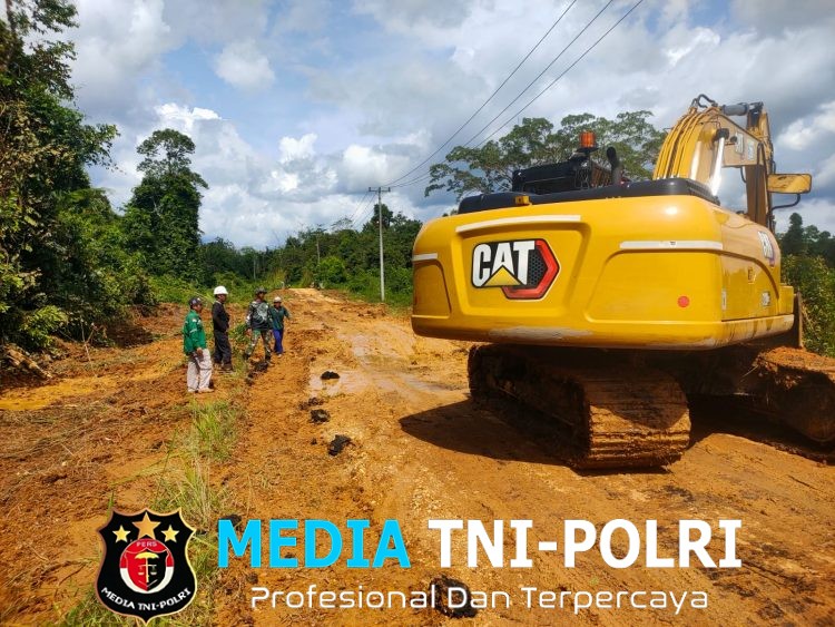 Satgas TMMD ke 128 Kodim 0420/Sarko Turunkan Tiga Alat Berat Perbaiki Jalan Menuju Desa Seko Besar