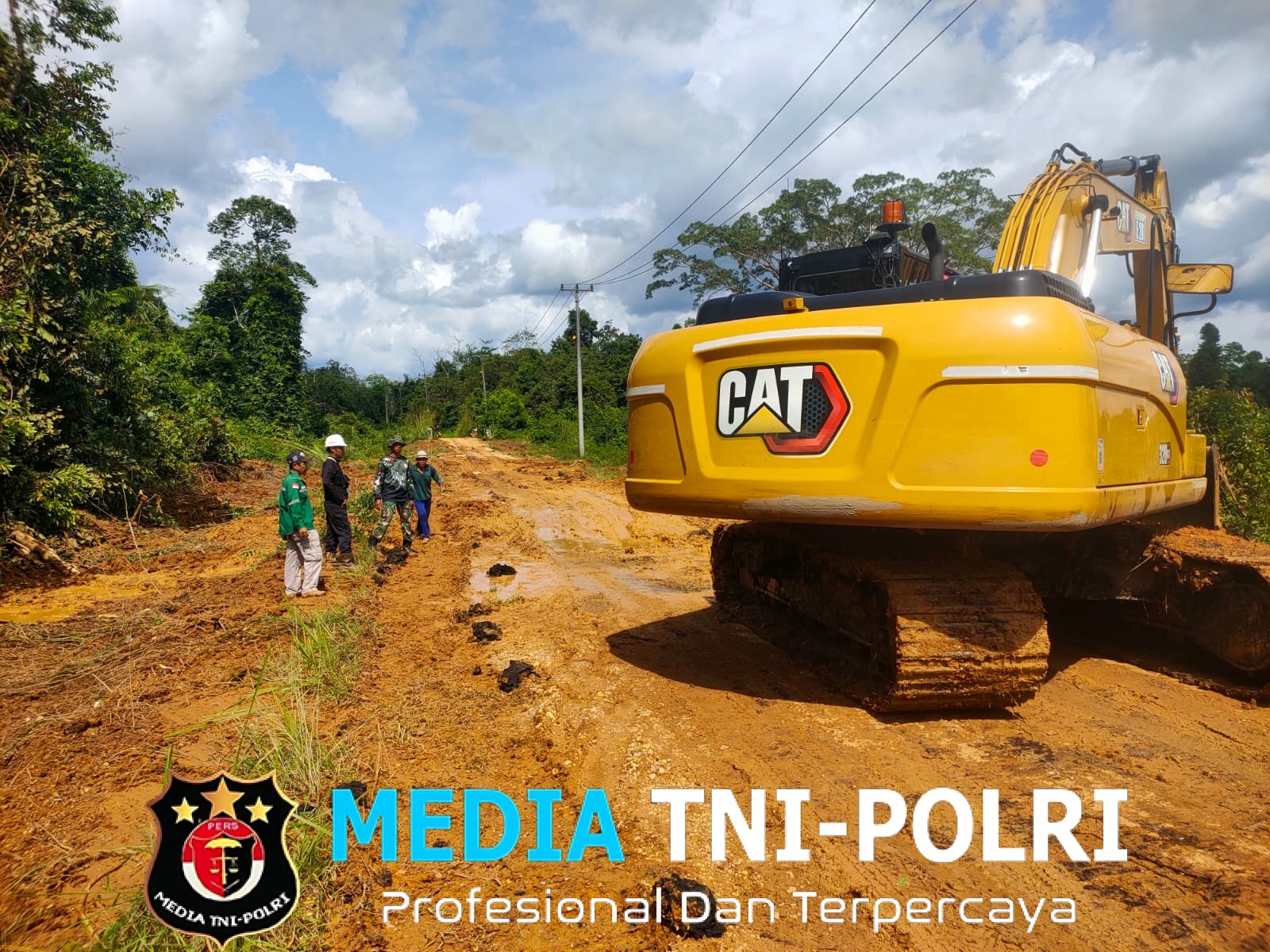 Satgas TMMD ke 128 Kodim 0420/Sarko Turunkan Tiga Alat Berat Perbaiki Jalan Menuju Desa Seko Besar