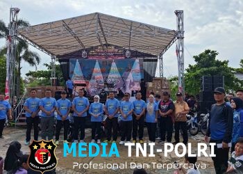 Rayakan HUT Ke 27 Kabupaten Way Kanan, Wakapolres Way Kanan dan Anggota Ikuti Jalan Sehat