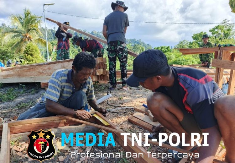 Progres TMMD ke-128 Kodim 1801/Manokwari Satgas Fokus Selesaikan Pembuatan Kusen dan Pondasi Rumah Warga