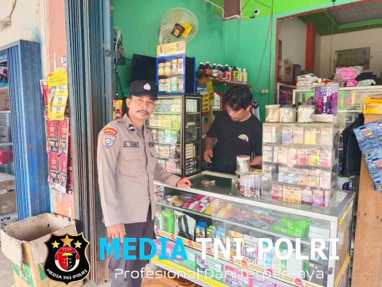 Bhabinkamtibmas Sambangi Warga Berikan Himbauan Kamtibmas