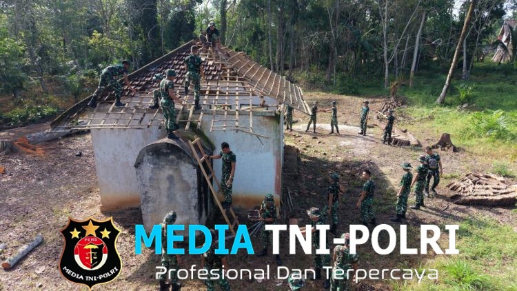 Wujud Kepedulian, Satgas TMMD Kodim 0402/OKI Laksanakan Pembongkaran Mushola untuk Renovasi