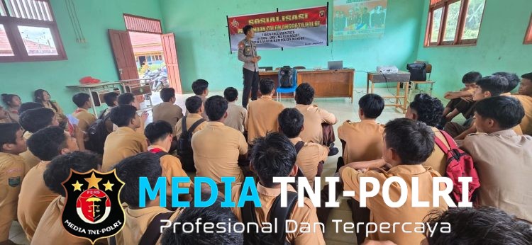 Masa Depan Cerah! Polisi Beri Motivasi dan Edukasi Rekrutmen di SMAN 3 Mandor
