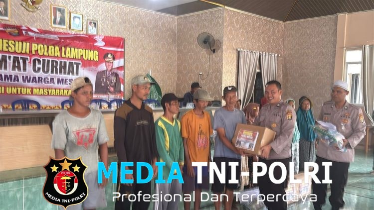 Jumat Curhat Polres Mesuji Jalin Silaturahmi dan Salurkan Bantuan Sembako untuk Warga Desa Kebun Dalem