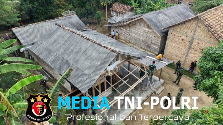 Demi Hunian Layak, Satgas TMMD Kodim 0402/OKI Bongkar Rumah untuk Direhab Total