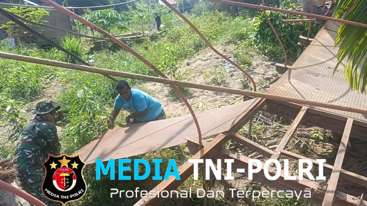 Anggota Koramil 19/Sawang Bongkar Jembatan Hancur Diterjang Banjir, Awali Pembangunan Jembatan Garuda
