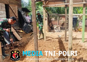 Semangat Tanpa Batas, Satgas TMMD Ke-128 Kodim 0420/Sarko Kebut Pembangunan RTLH di Bawah Terik Matahari