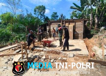 Satgas TMMD Ke-128 Bersama Warga Bangun Pondasi Rumah Layak Huni Milik Ruslan