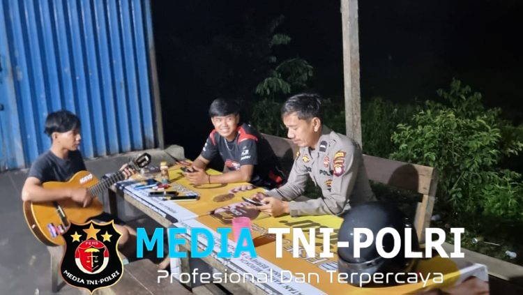 Patroli Malam, Personel Polsek Menjalin Ciptakan Situasi Kamtibmas Kondusif di Desa Menjalin