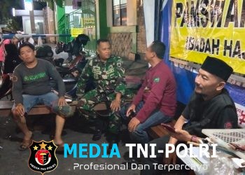 Babinsa Ngemplak Aktif Jaga Keamanan, Patroli Malam dan Komsos di Pos Pam Swakarsa Haji Donohudan