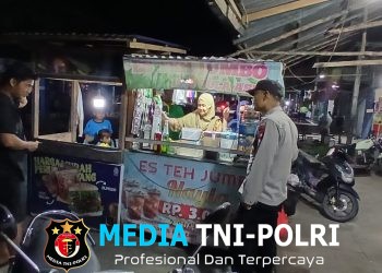 Di Balik Gerobak Es, Polisi Hadir Jaga Kamtibmas di Malam Hari