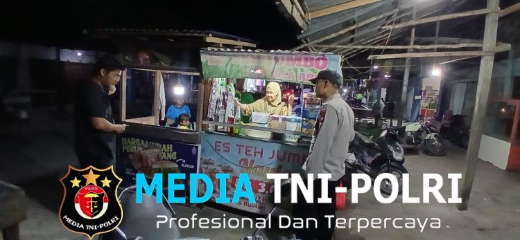 Di Balik Gerobak Es, Polisi Hadir Jaga Kamtibmas di Malam Hari