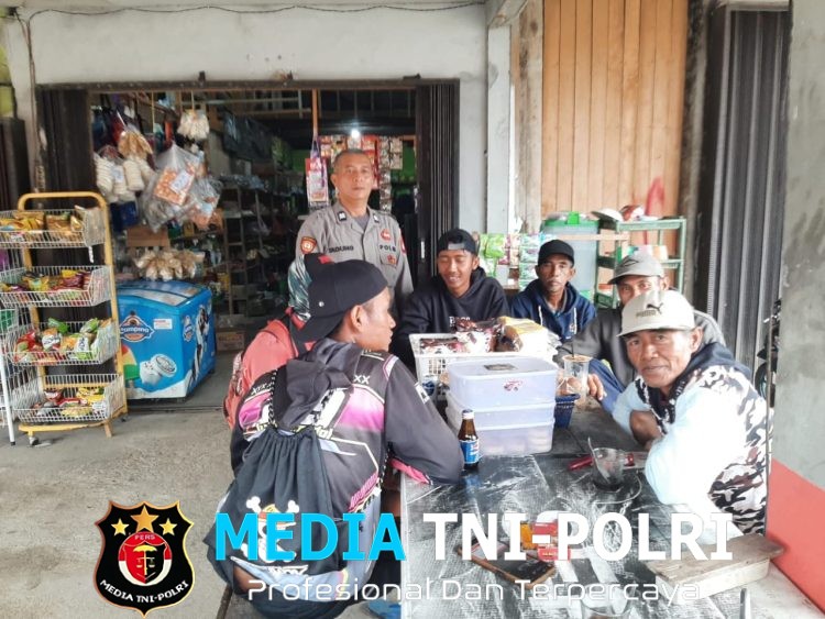 Warga Asyik Berkumpul, Polisi Datang Saat Patroli Siang Ini Pesan yang Disampaikan