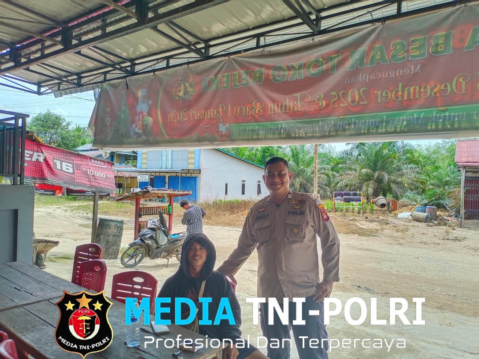 Waspadai Aksi Premanisme, Polsek Kuala Behe Patroli Sambangi Pusat Pembelanjaan Dan Beri Himbauan