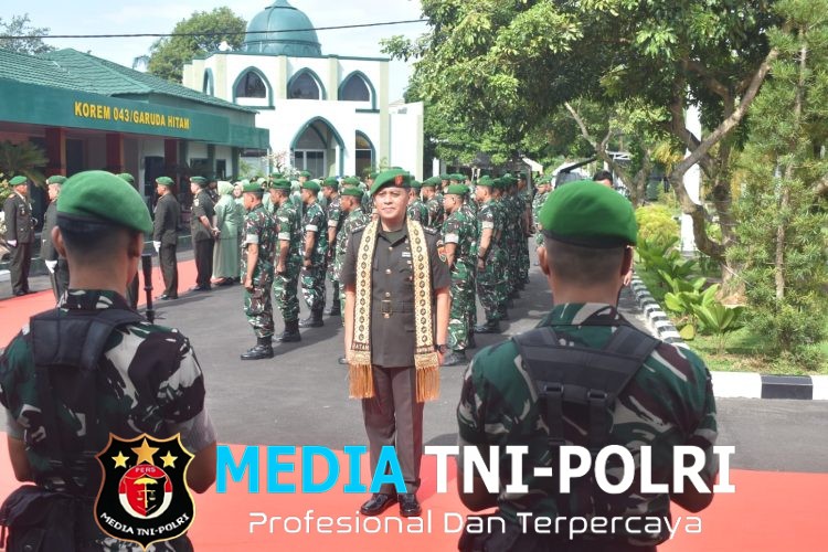 Prajurit dan PNS Korem 043/Gatam Sambut Kedatangan Calon Kasrem di Kota Metro