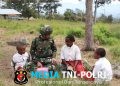 Cahaya Ilmu Satgas Yonif 521/DY Terangi Masa Depan Anak-Anak Papua di Distrik Walesi