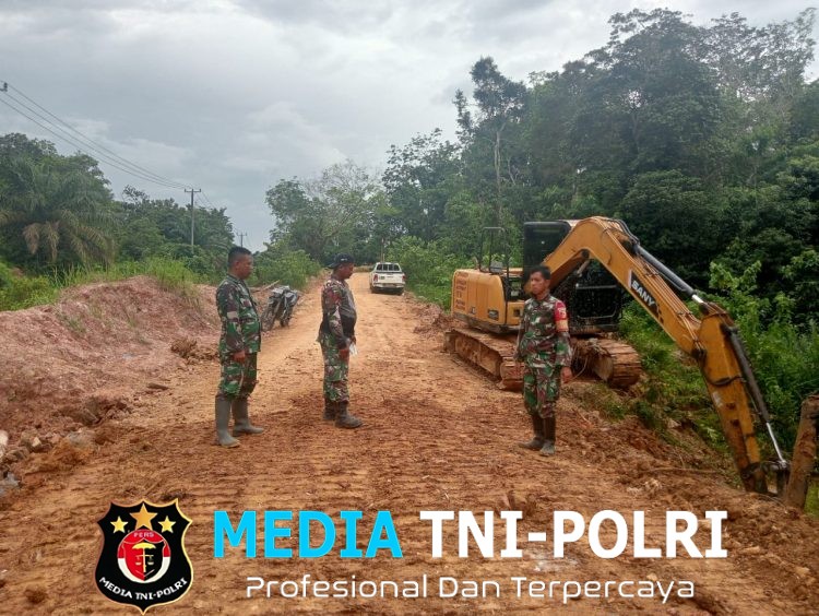 Satgas TMMD ke 128 Kodim 0420/Sarko Buatkan Saluran Drainase Sepanjang 300 Meter Dititik Perbaikan Jalan
