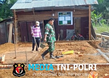 Rumah Layak Huni Milik Kiki Mulai Dipasang Pondasi Oleh Satgas TMMD ke-128 Kodim 0420/Sarko