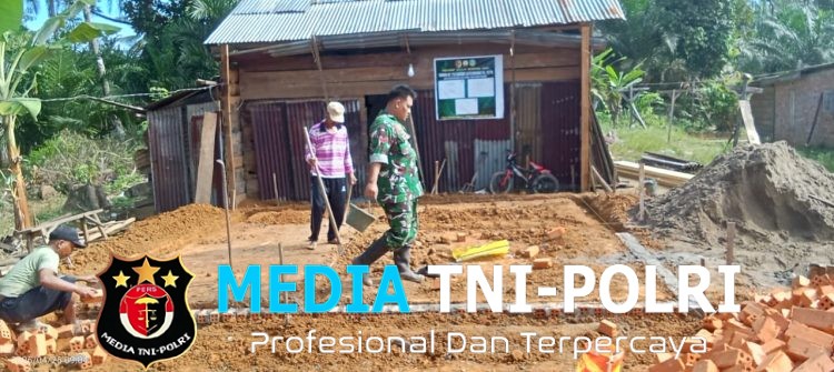 Rumah Layak Huni Milik Kiki Mulai Dipasang Pondasi Oleh Satgas TMMD ke-128 Kodim 0420/Sarko