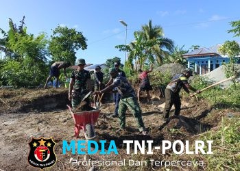 Satgas TMMD ke – 128 Kodim 1801/Manokwari Ratakan Pondasi Rumah Warga