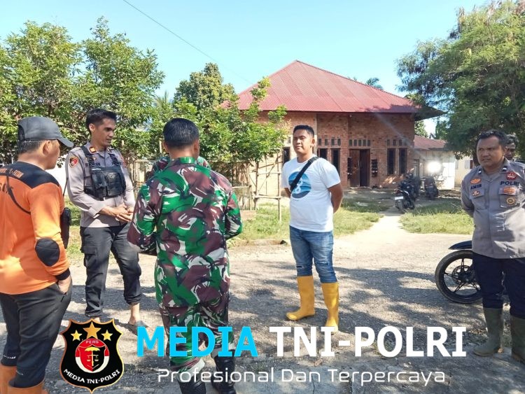 Babinsa Koramil 01/Batang Asai Gelar Apel Siaga dan Turun Langsung Bantu Warga Terdampak Banjir