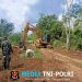 Pastikan Pekerjaan Maksimal, Danramil 402-03/SP Padang Monitoring Pembukaan Jalan