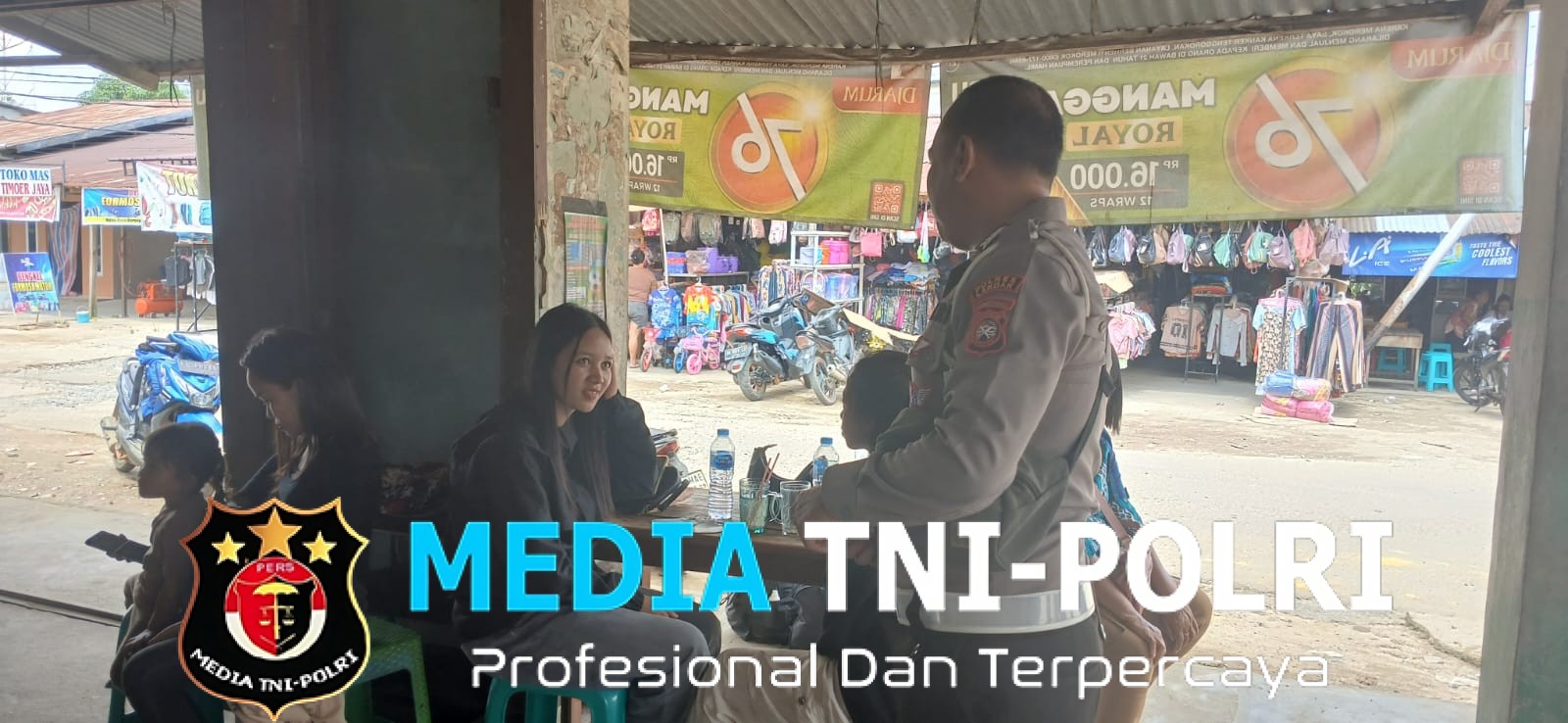 Kanit Lantas Polsek Mempawah Hulu Gobrol Santai Bersama Warga, Ingatkan Tertib Berlalu Lintas