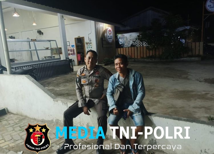 Patroli Malam di Pasar Menjalin, Personel Polsek Menjalin Jaga Kamtibmas Tetap Kondusif