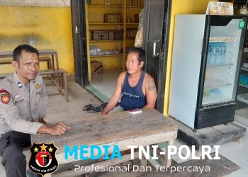 Polisi Humanis Sapa Warga di Tengah Teriknya Siang, Ingatkan Bahaya Bakar Sampah Sembarangan
