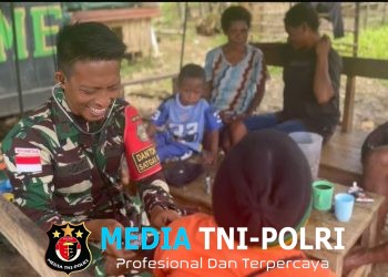 Pos Selal Yonif 751/VJS Berikan Pengobatan Gratis bagi Warga Kampung Dipol dan Bringin