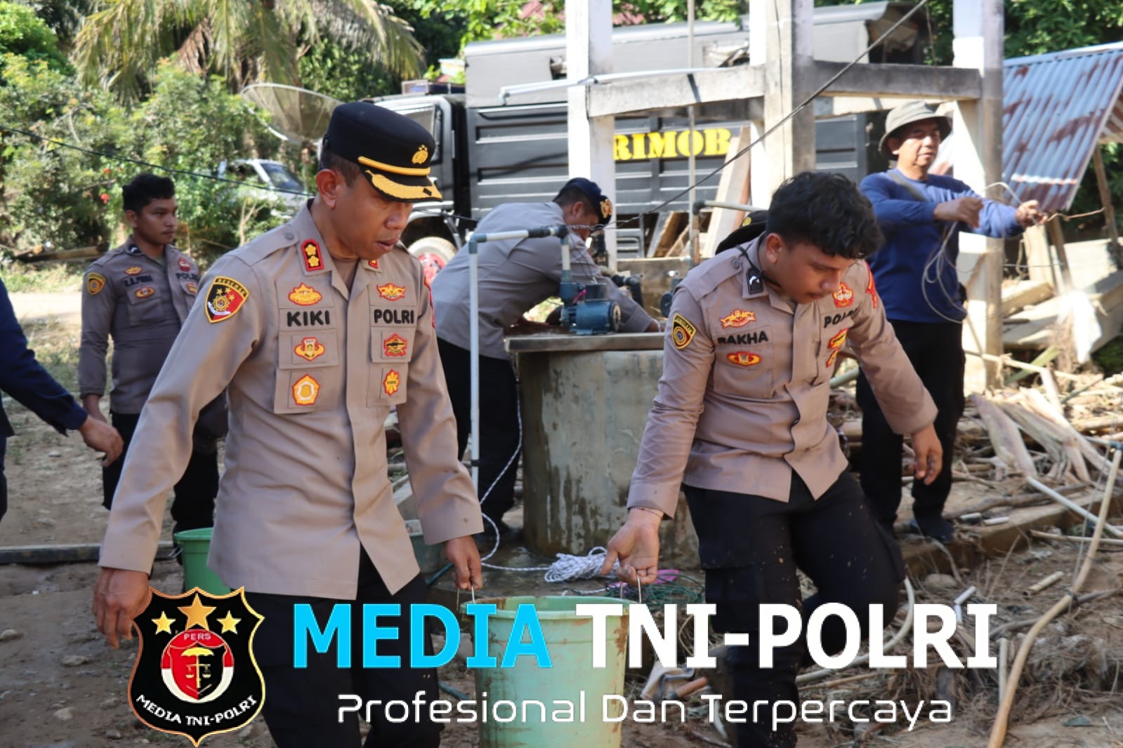 Kapolres Merangin Pimpin Bakti Sosial dan Kerja Bakti Pascabanjir di Pulau Bayur