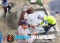 Bhabinkamtibmas Polsek Way Jepara Berperan Aktif Bantu Warga Membangun Rumah